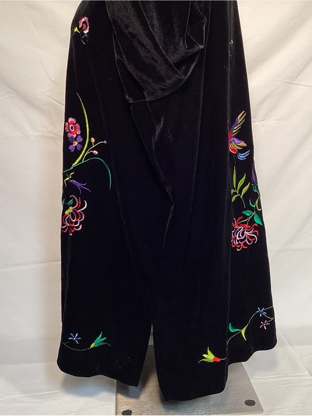 Black Velour Embroidered Susan Graver Floral Button Up Jacket Women’s Size 1X - Picture 7 of 12